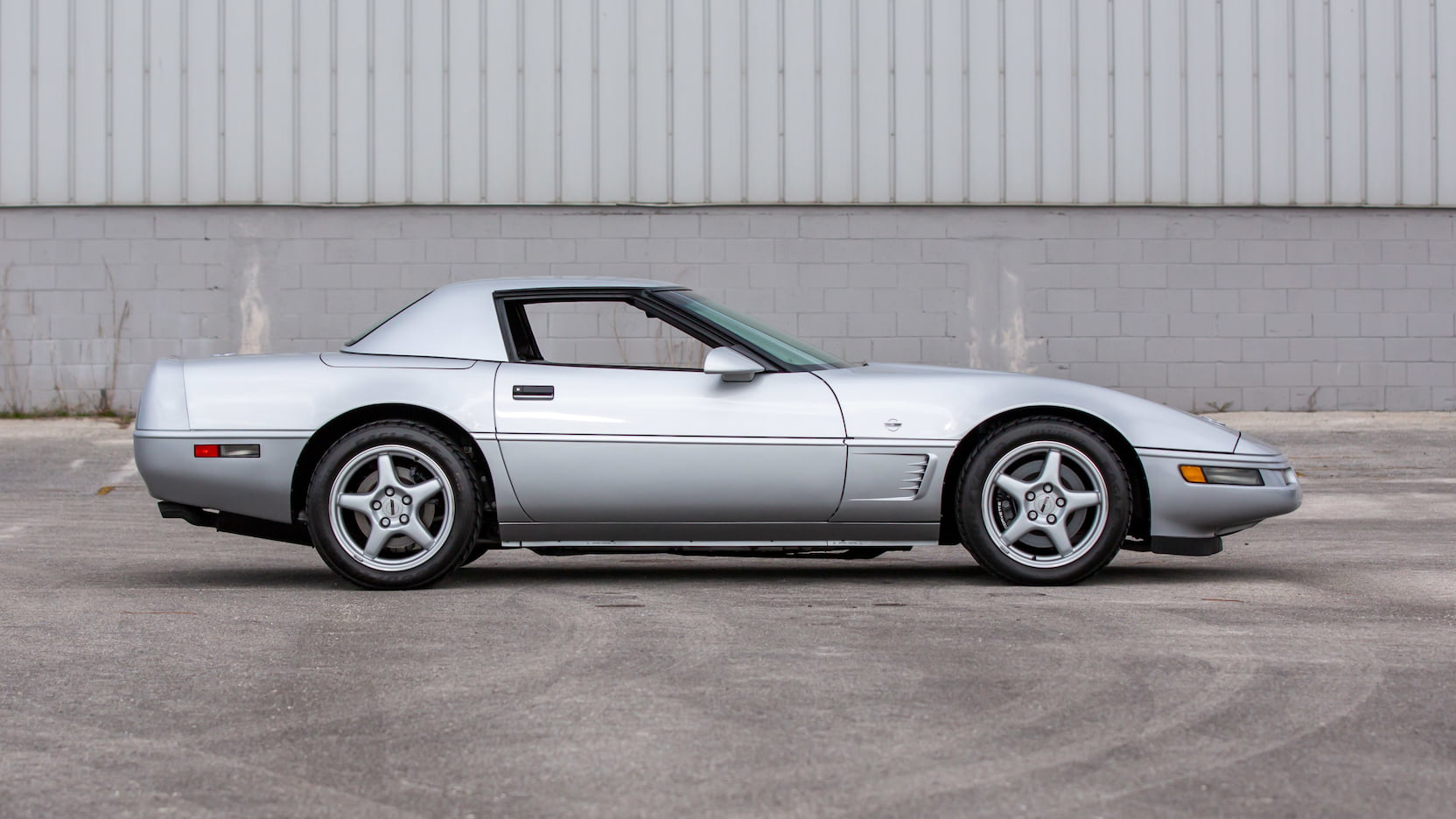Click to Enlarge-Esc to Close Corvette Generations/C4/C4 1996 Right 3.jpg